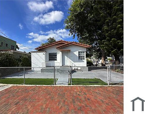 2nd image of 600 SW 16th Ave #600