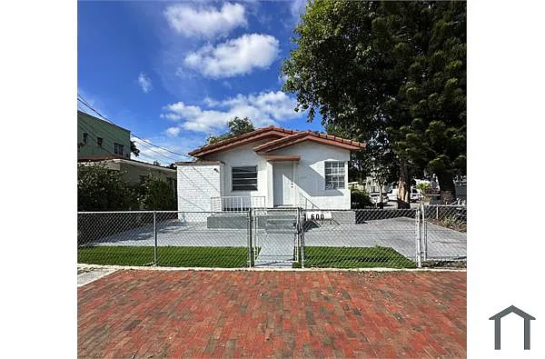 Building Photo - 600 SW 16th Ave #600