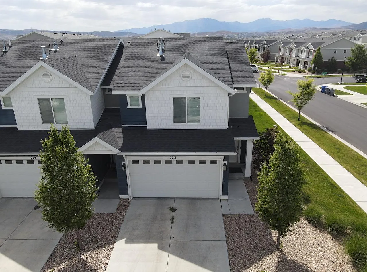 223 N Pier Court — Photo 1