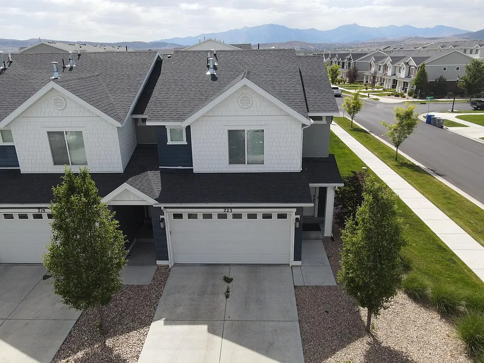 223 Pier Ct