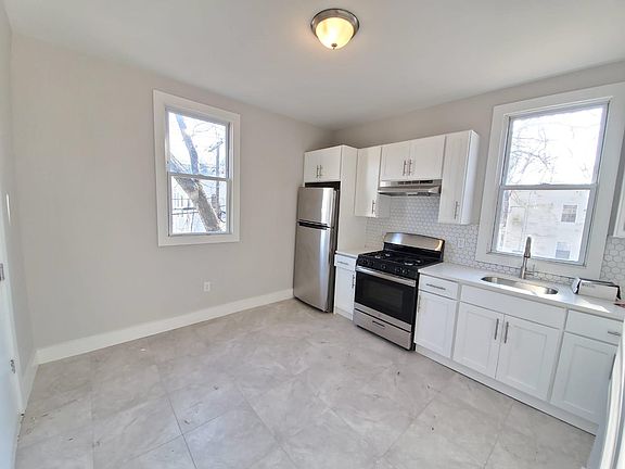 3rd image of 148 N 15th St #2M