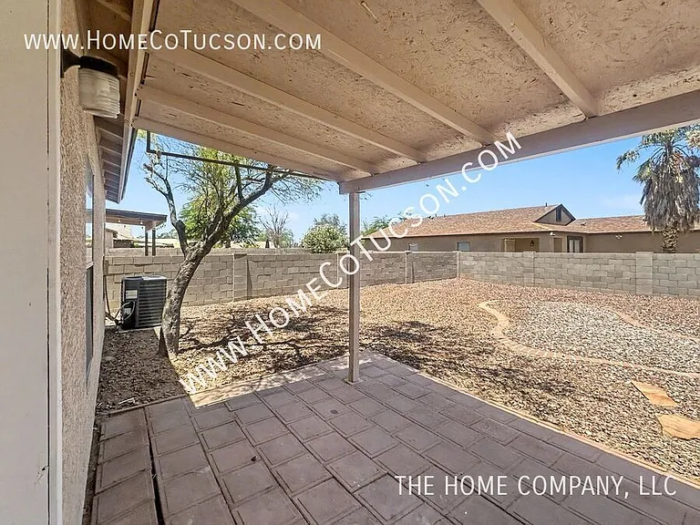 2755 E Liverpool Dr — Photo 15