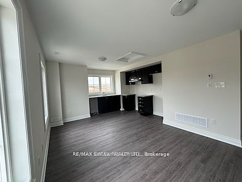 4th image of 41 John Rolph St