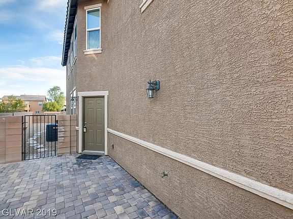 3rd image of 1076 Water Cove St