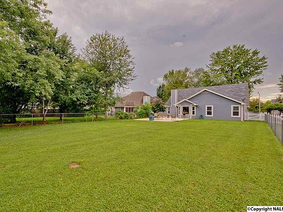 4th image of 109 Brushcreek Dr SW