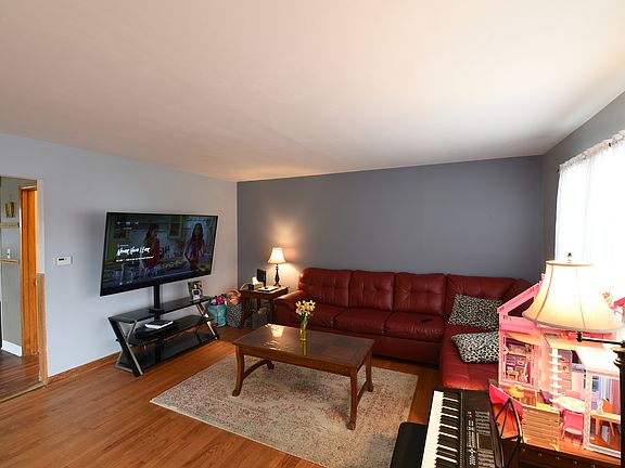 4th image of 1421 Silver Creek Ln
