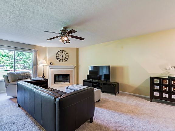 3rd image of 4401 N Point Ct APT 203