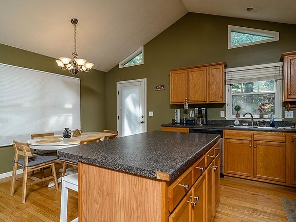3rd image of 407 Passage Ln