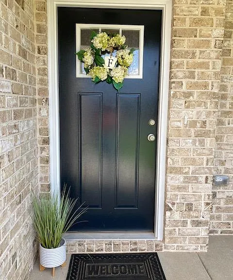 614 Broderick Cir — Photo 2