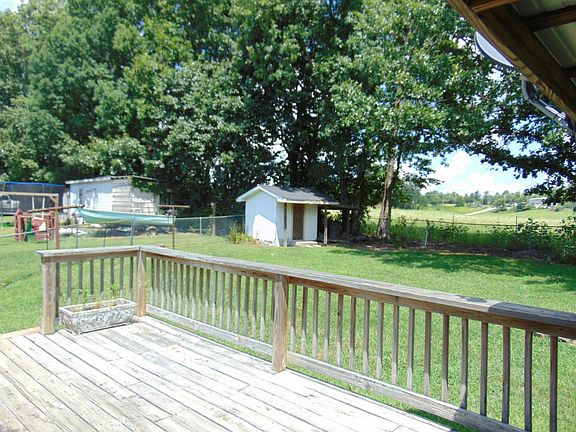 3rd image of 608 Tulip Ave