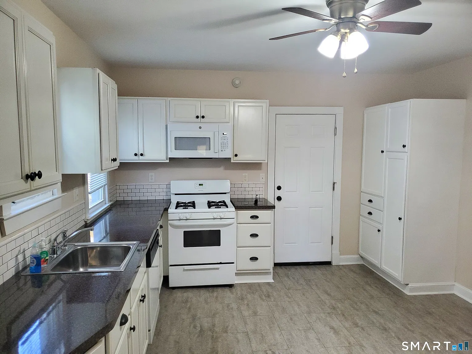2 bed, 1.0 bath, 1170 sqft, $2,000 — Photo 2