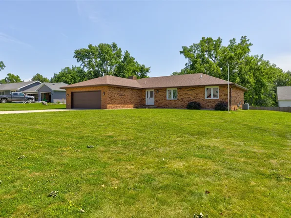 645 7th St, Waukee, IA 50263