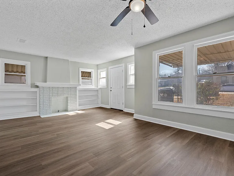 1511 Maple Ave — Photo 2