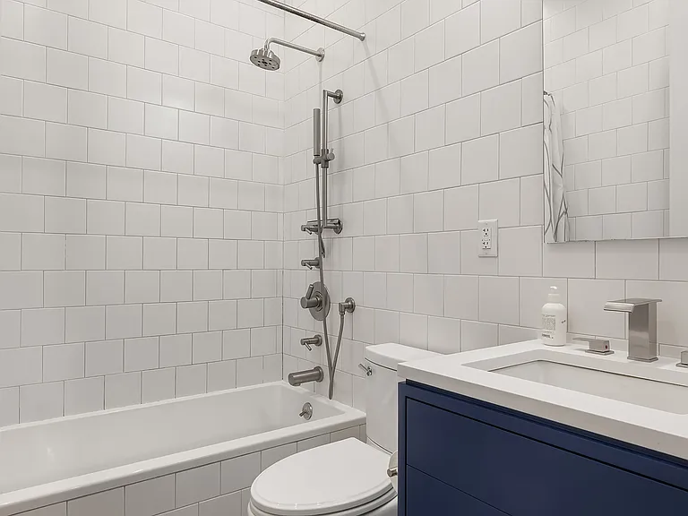 558 W 150th St #201 — Photo 7
