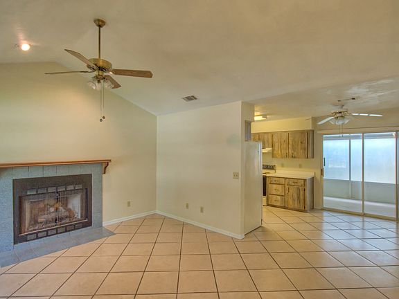 Front entrance to living room, kitchen and screened lanai