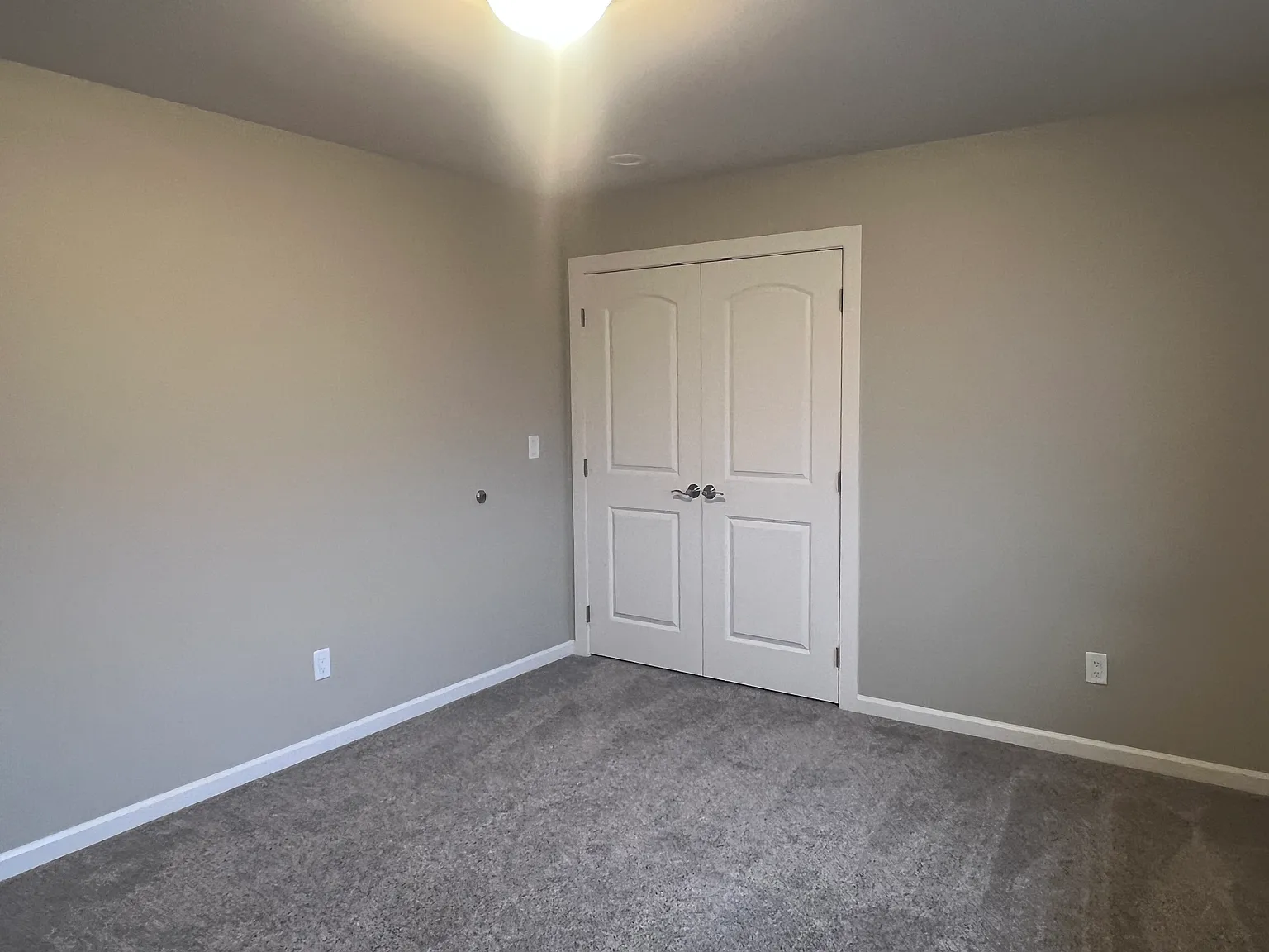 3 bed, 2.5 bath, 1873 sqft, $2,400 — Photo 2