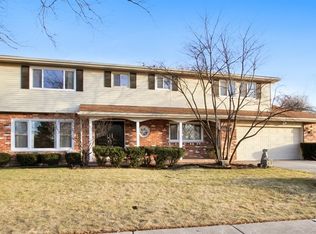 2327 Castilian Cir, Northbrook, IL