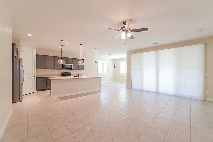 3 bed, 2.0 bath, 1564 sqft, $2,245 — Photo 3