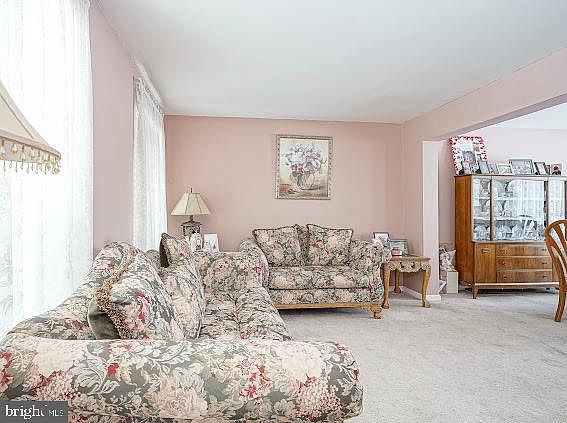 4th image of 9 Ashland Ave