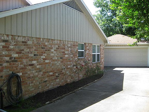 Detached garage