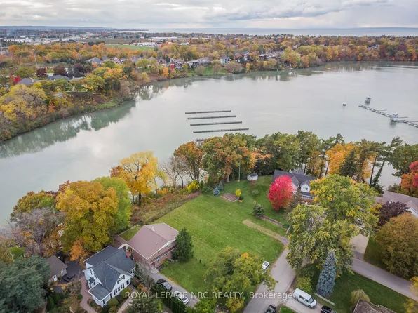 56 A Henley Dr, Saint Catharines, ON L2N 4A9