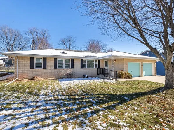 1000 Richards Rd, Dubuque, IA 52003