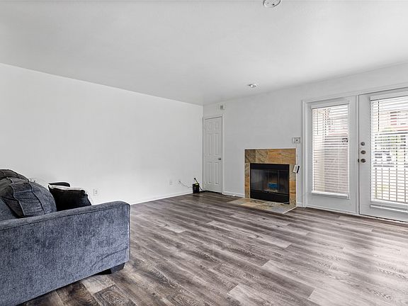 3rd image of 9831 Walnut St #113