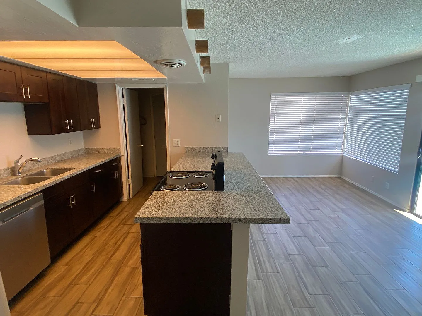 Upgraded 3 Bedroom, 2 Bath with Pool! — Photo 3