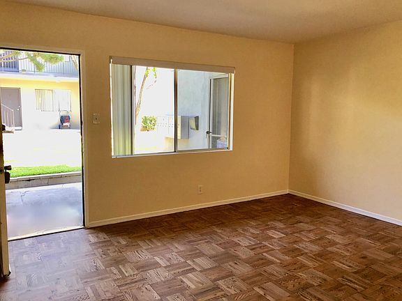 2nd image of 627 S Wabash Ave APT 2