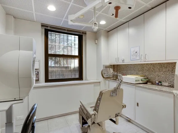 115 East 61st Street image 2 of 8