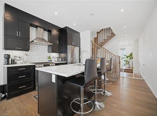 94 Settlers Rd E, Oakville, ON L6H 0Y8