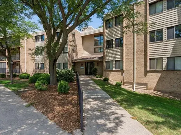 1887 Silver Bell Rd, Saint Paul, MN 55122