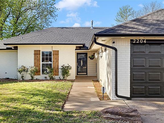 2nd image of 2204 Summer Way Ln