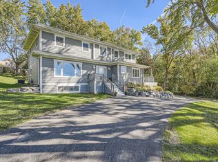 495 Lakepoint Dr, Barrington, IL 60010