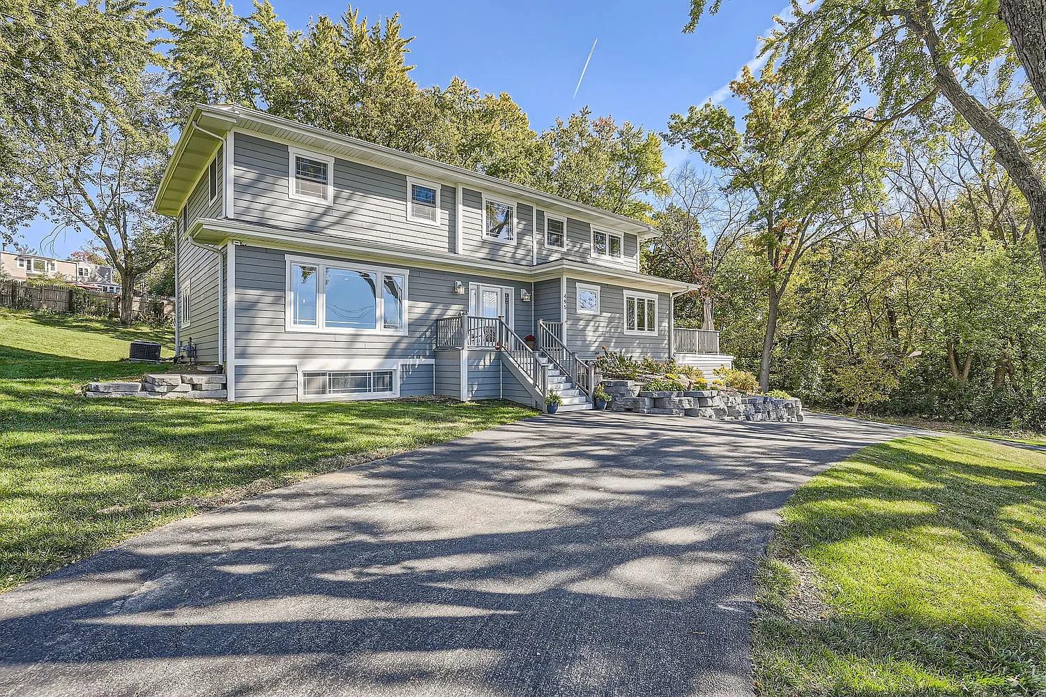 495 Lakepoint Dr photo 1