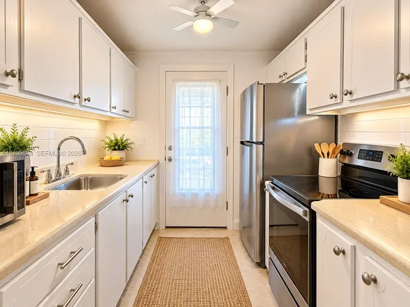 17001 NE 13th Ave APT 211, Miami, FL 33162