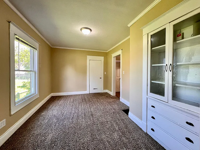 1337 Moore St — Photo 4