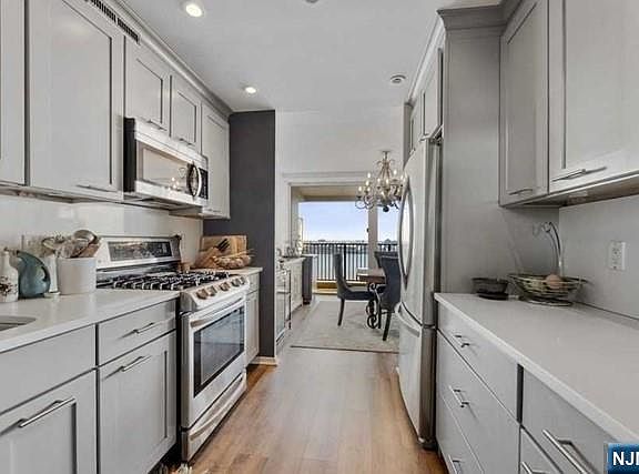 4th image of 3 Horizon Rd APT 1004
