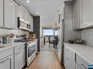 3 Horizon Rd APT 1004, Fort Lee, NJ 07024