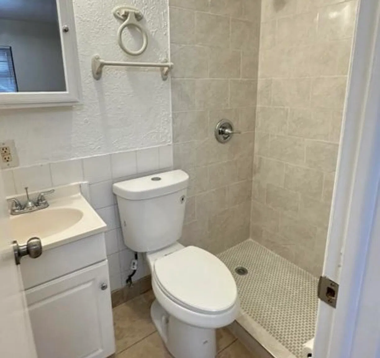4 bed, 3.0 bath, 1322 sqft, $2,200 — Photo 4