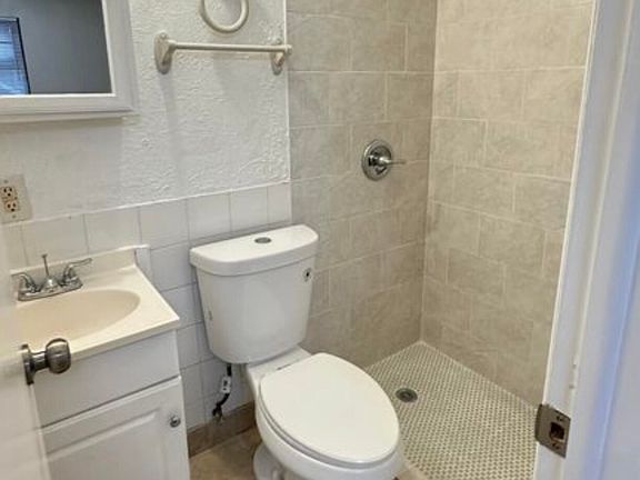 4th image of 3204 Pecan St