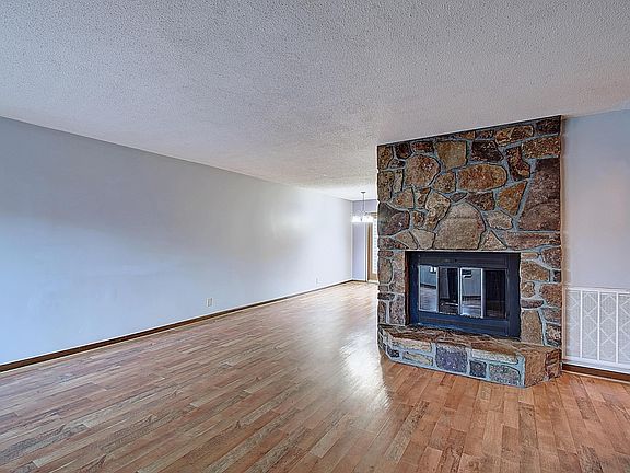 3rd image of 1121 Breckenridge Dr #1121