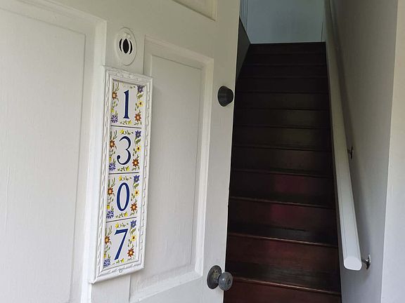3rd image of 1307 N Screenland Dr