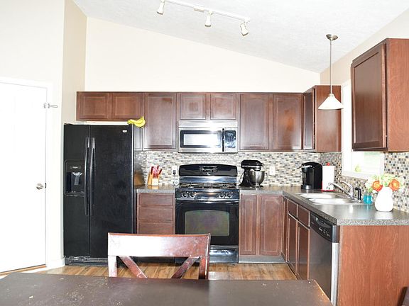 5th image of 834 Green Meadows Dr