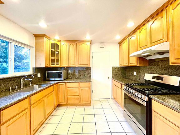 4th image of 5474 Castle Manor Dr