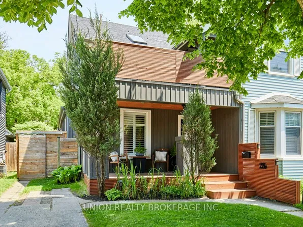 285 Woodbine Ave, Toronto, ON M4L 3P3