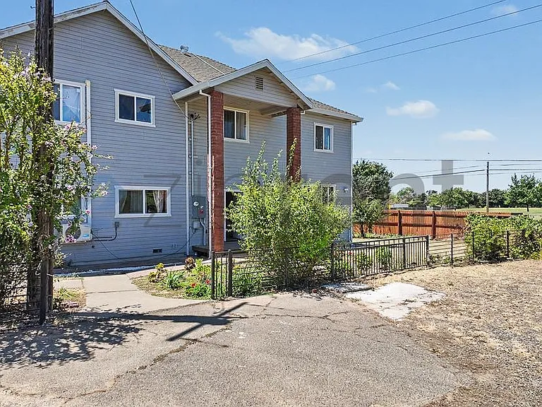 7604 28th St #MAIN HOUSE — Photo 2