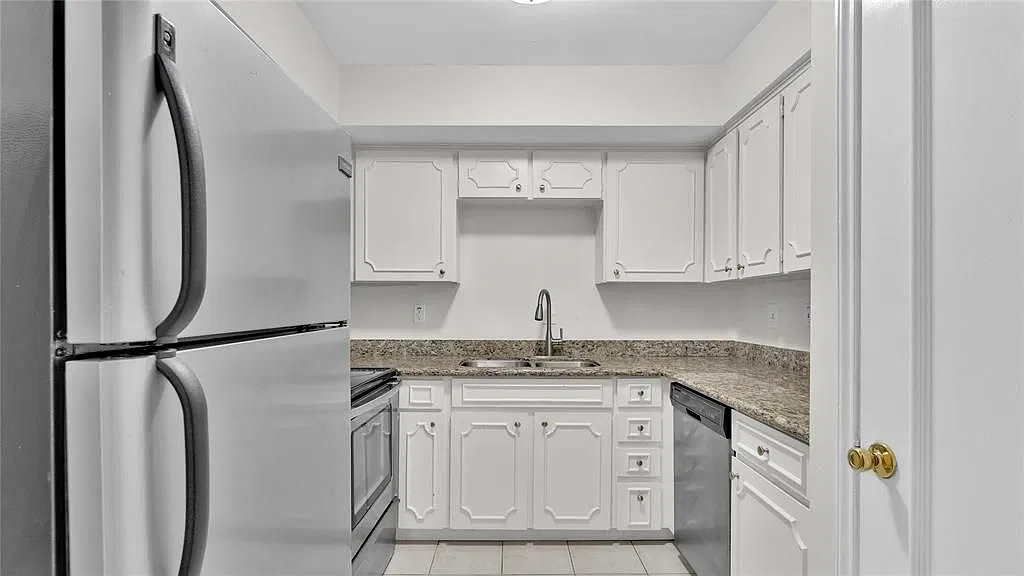 1 bed, 1.0 bath, 856 sqft, $1,900 — Photo 3