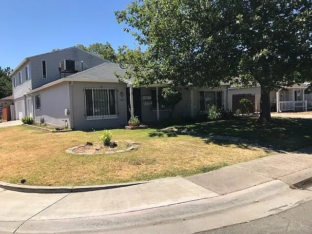5688 James Way photo 1