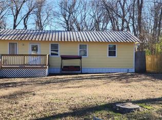 1610 Calhoun St, Willis, TX 77378